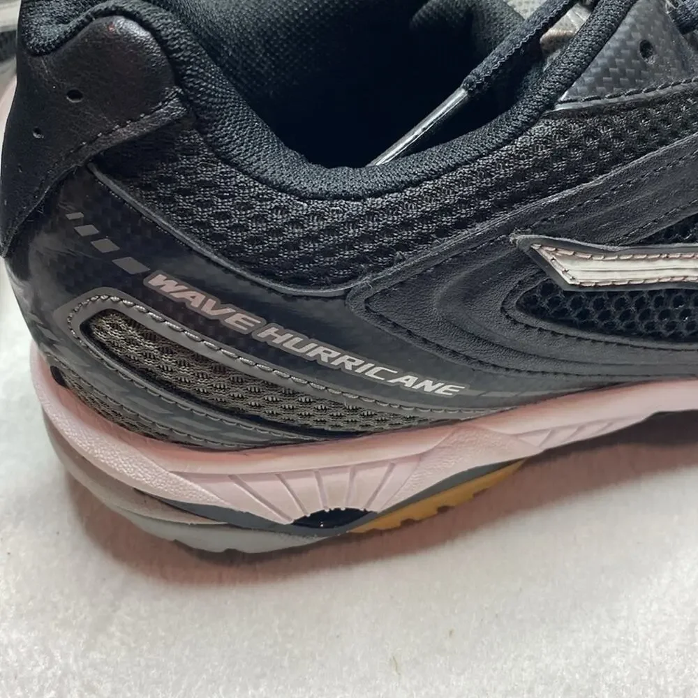 Mizuno black and silver tennis shoes size 9